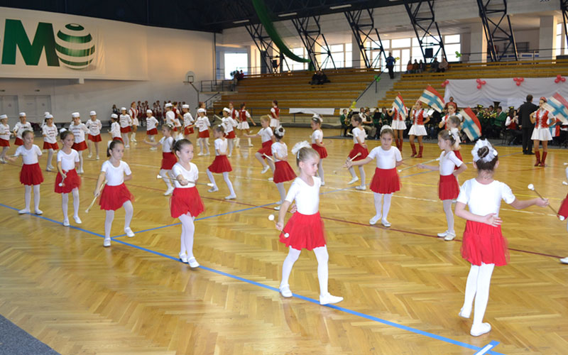 The Brass and Reed Band & The majorette group of Kézdivásárhely's Youth Club